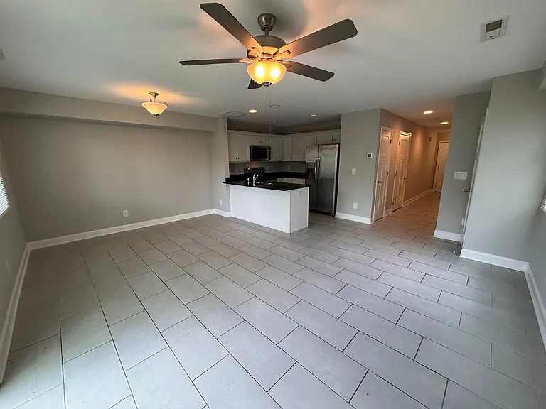 392 Armstrong St #A — Photo 2