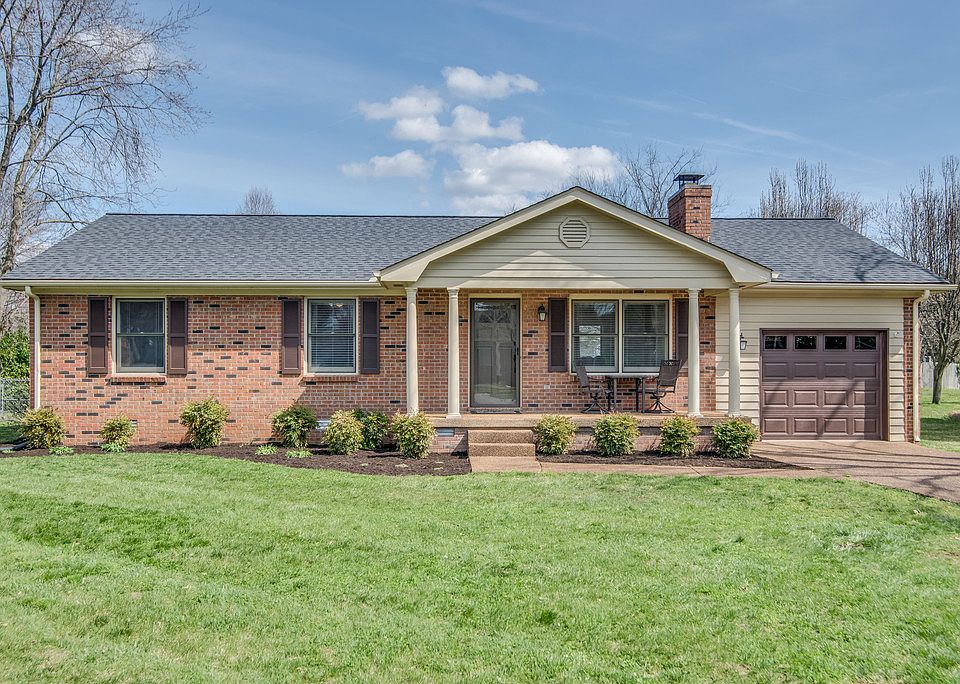 1st image of 1701 Twin Oaks Ct