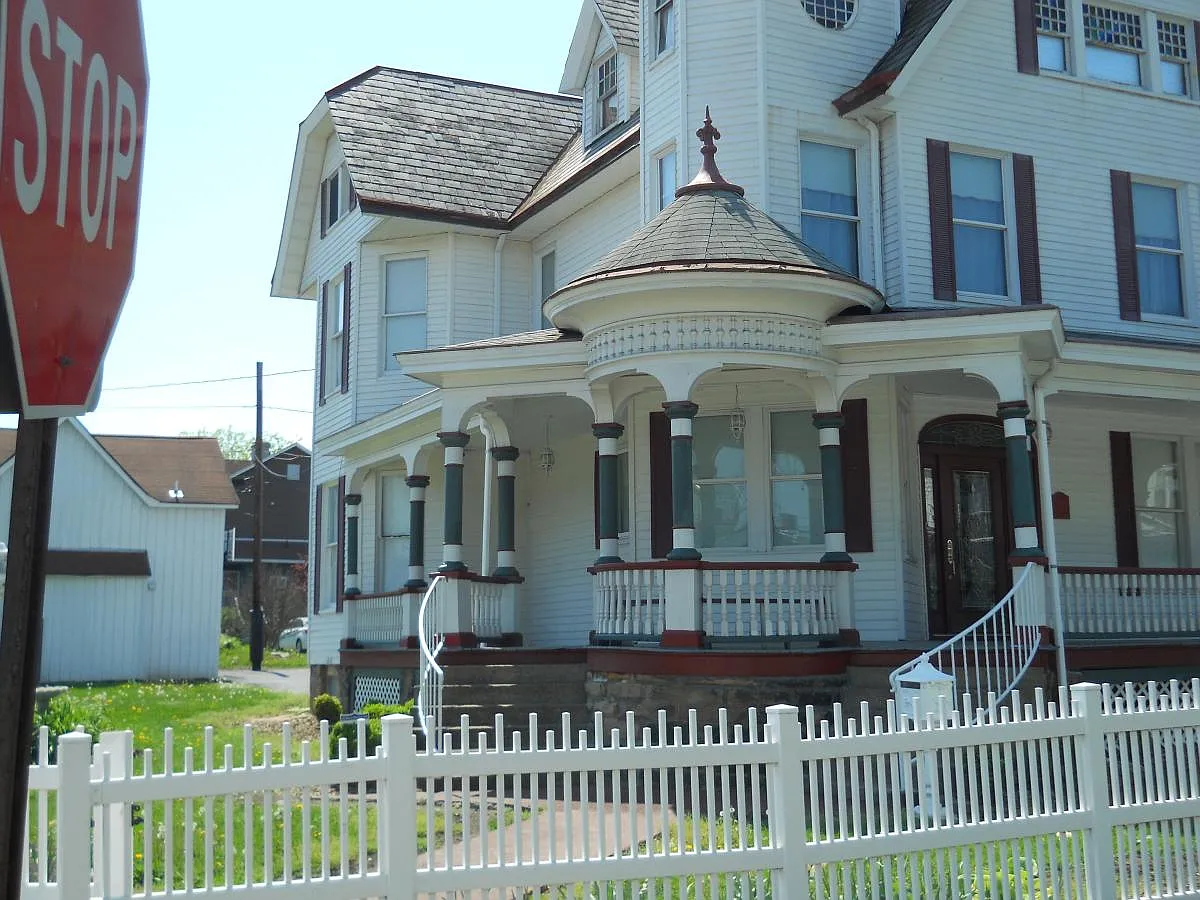 53 Wilson Avenue — Photo 2
