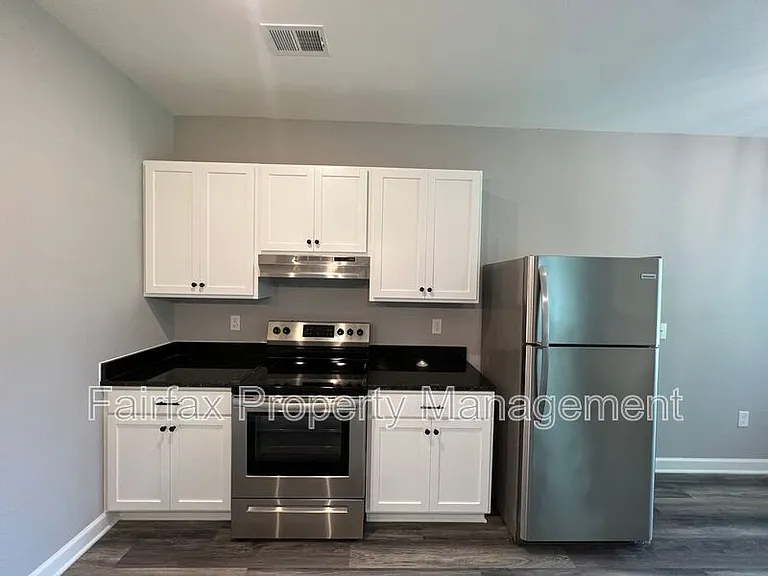 518 Boone St #103 — Photo 6