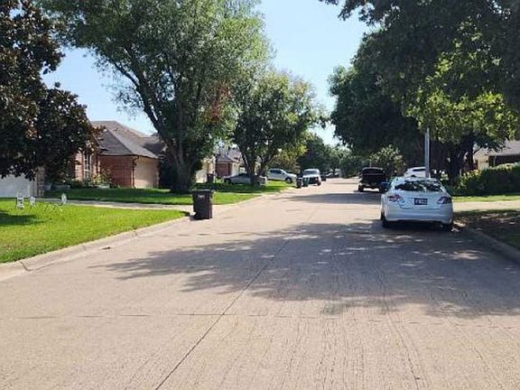 Exterior Neighborhood (street photo)