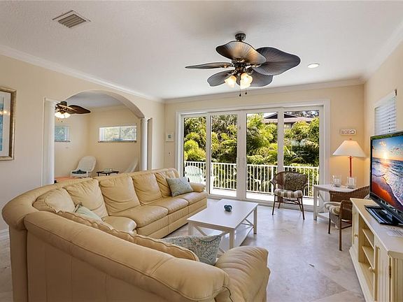 3rd image of 205 Palm Ave