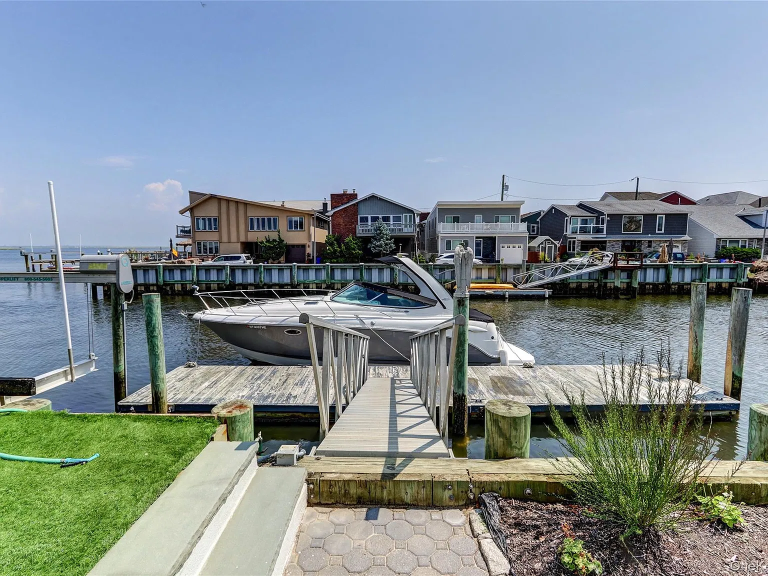 3 bed, 2.5 bath, 2520 sqft, $11,000 — Photo 3