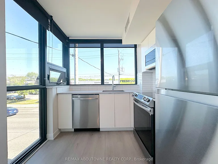 3385 Dundas St W #208 — Photo 5