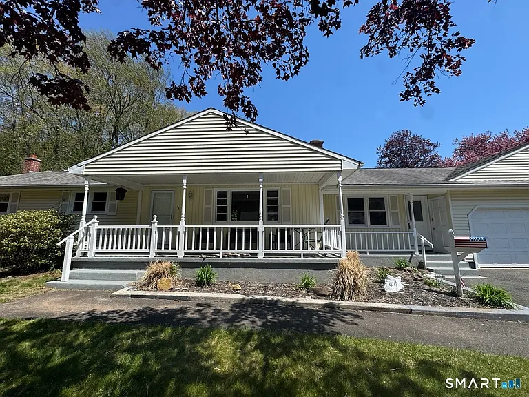 44 Saint James Ave — Photo 3