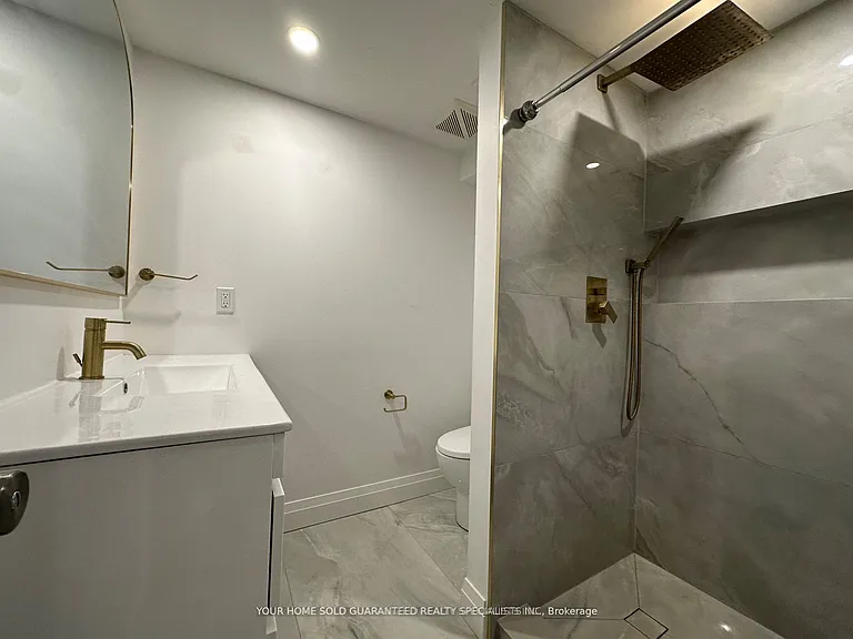 36 Queen St #BASEMENT — Photo 10