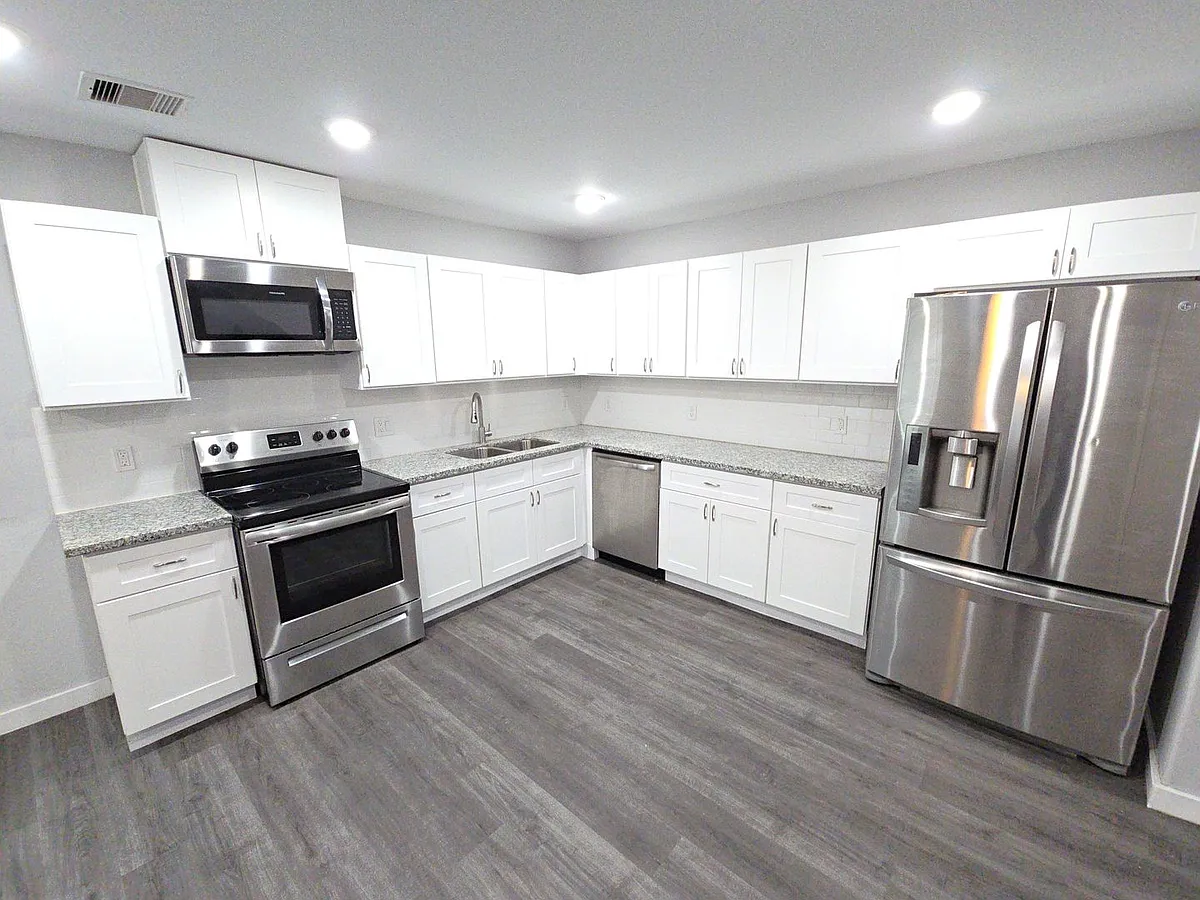 Building Photo - 4626 Shreveport Blvd #B