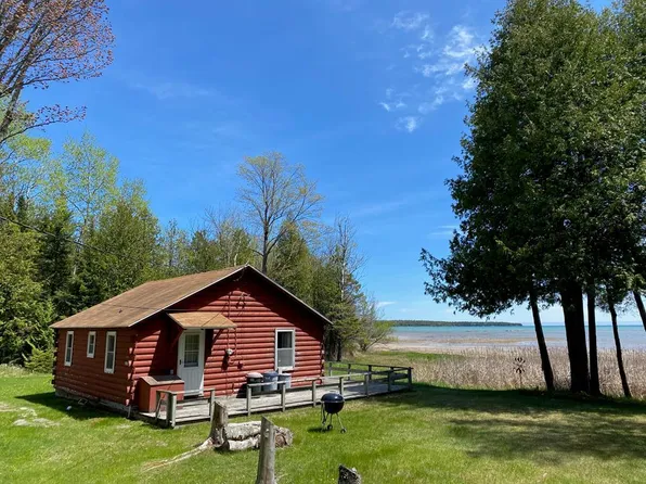 9806 Winding Ln, Baileys Harbor, WI 54202