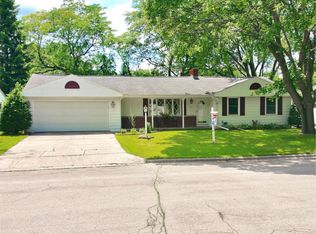 1563 Forest Glen Dr, Green Bay, WI 54304