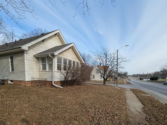 2nd image of 1015 A Ave E