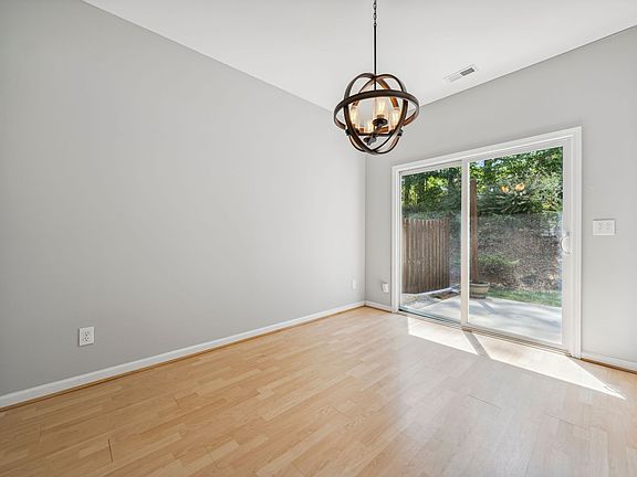 5th image of 306 Canyon Lake Cir