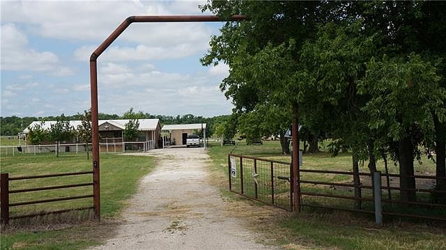 1st image of 424 County Road 2146