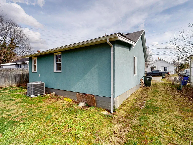 105 Woods Ave — Photo 29