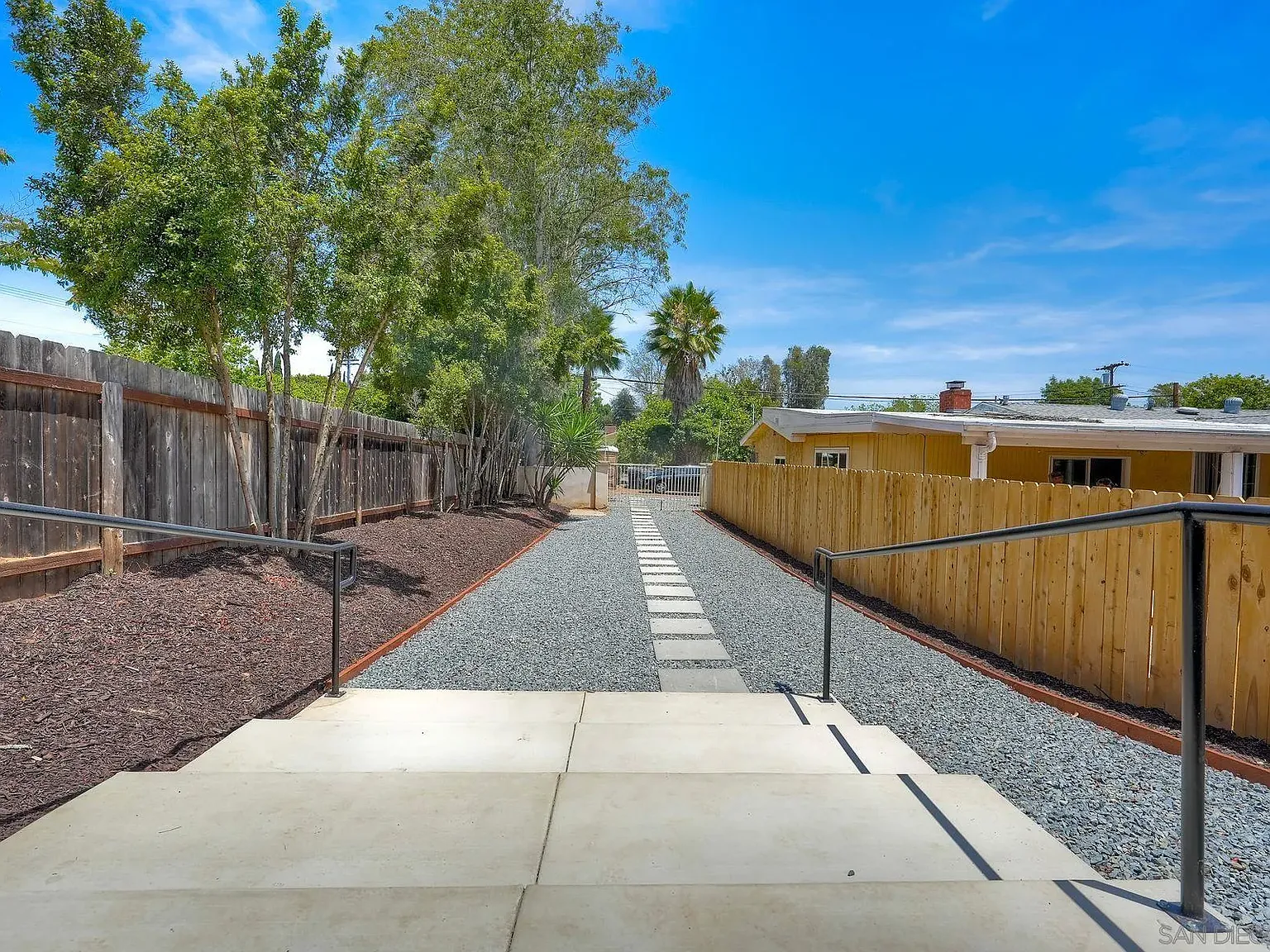 2 bed, 2.0 bath, 800 sqft, $2,600 — Photo 3