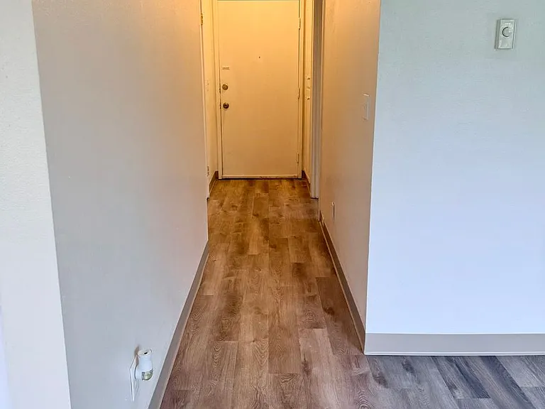 Sunnyside Village Apartments — Photo 13