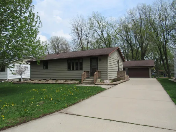 613 Ash Rd, Worthington, MN 56187