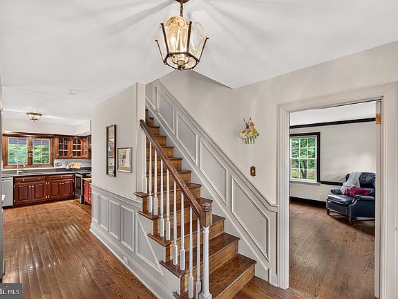 4th image of 1815 Green Briar Dr