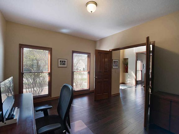 4th image of 5844 Rushwood Dr