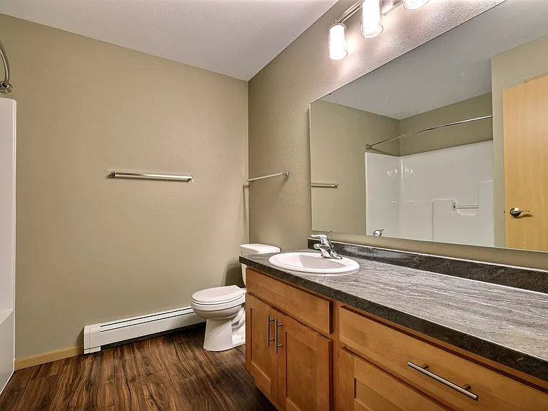 Fargo, ND Urban Plains Apartments | Bathroom