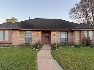 9002 Sabastian Dr, Houston, TX 77083