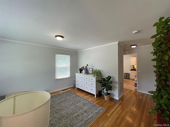4th image of 46 Maple Ave