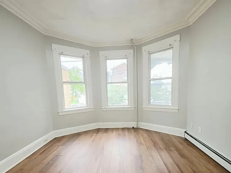 84 Winfield Ave — Photo 6