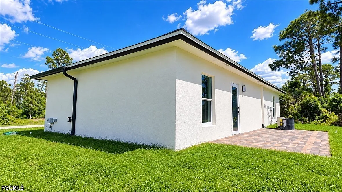 3 bed, 2.0 bath, 1080 sqft, $1,850 — Photo 4