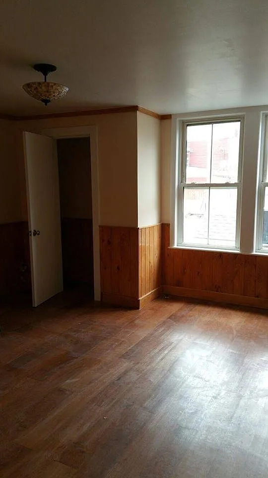 327 Main St — Photo 3