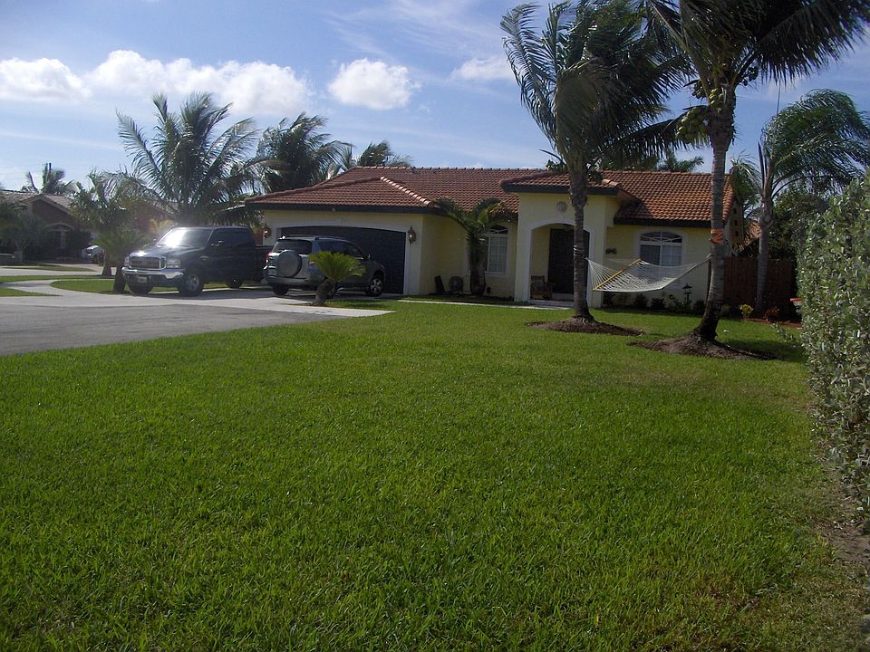 Large Corner Lot on Cul-de-sac