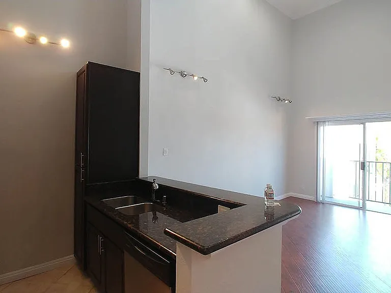 Villa De Adel Apts — Photo 130