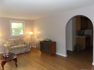 8 River Rd, Unionville, CT 06085