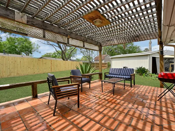 4510 Beechcraft St, Seabrook, TX 77586