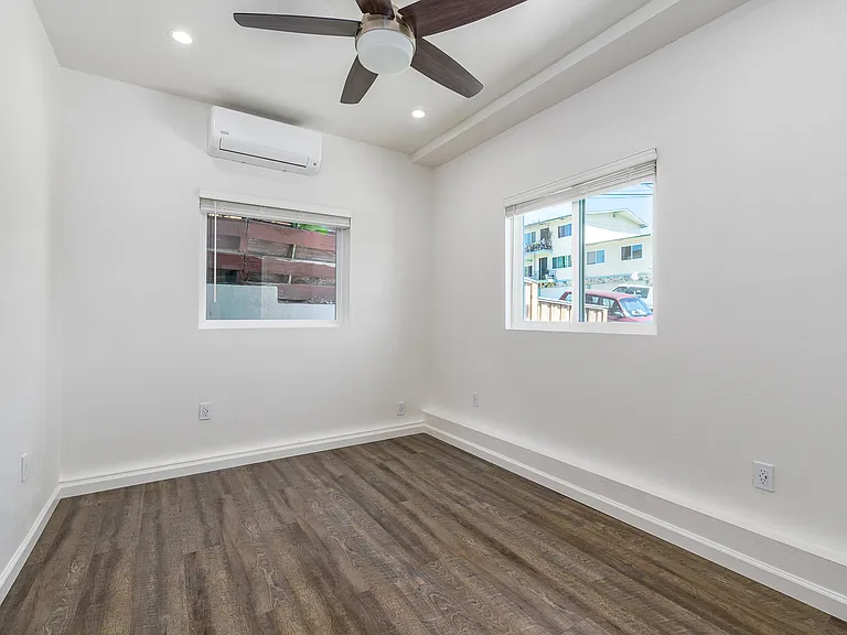 16318 Maubert Ave #B — Photo 9