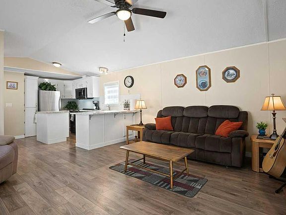 4th image of 99 Arbour Lake Rd NW #139