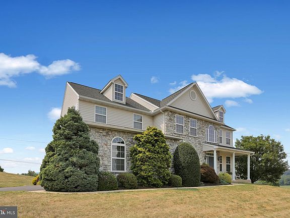 5th image of 128 Great Bend Way