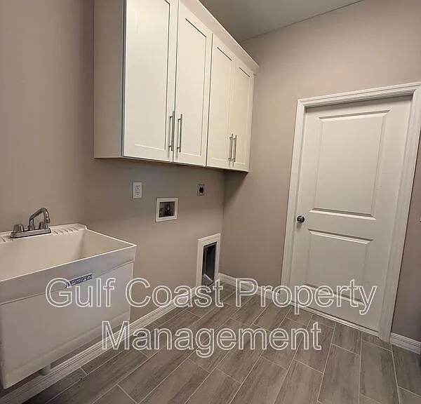 2609 NE 5th Pl — Photo 10