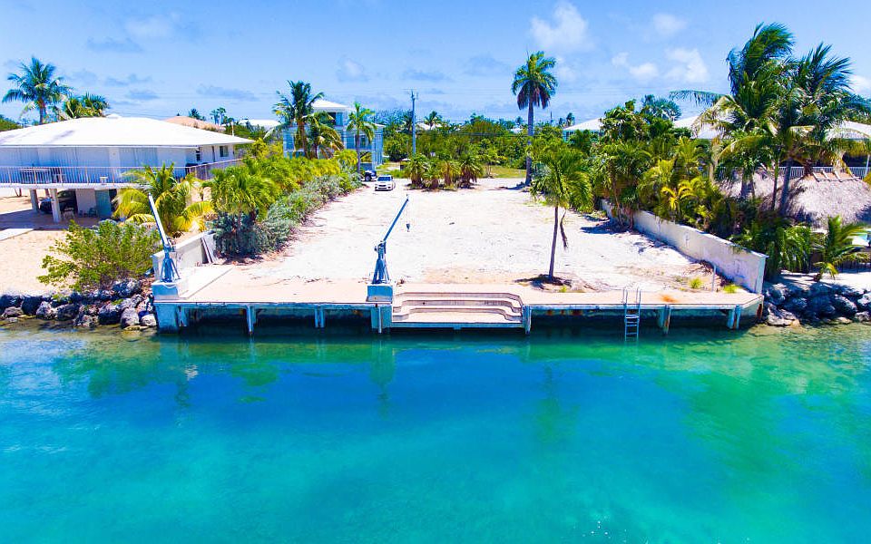 2nd image of 118 Bimini Dr