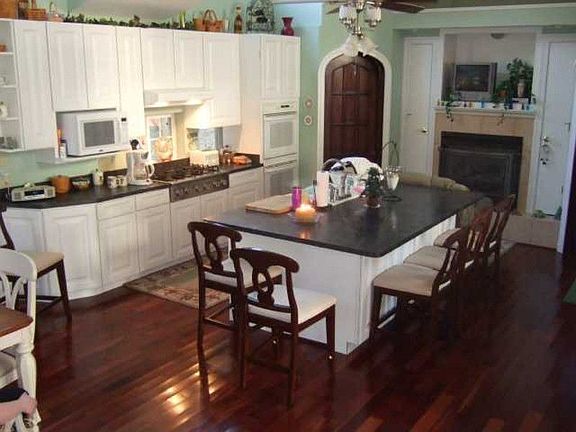 2nd image of 1440 Country Side Dr