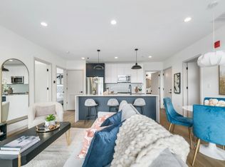 514 W Arlington Pl #802, Chicago, IL 60614