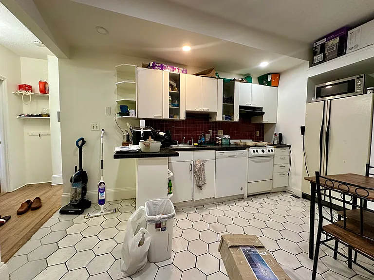 56 Park Vale Ave — Photo 2