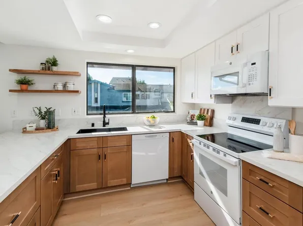4085 Crystal Dawn Ln Unit 201, San Diego, CA 92122