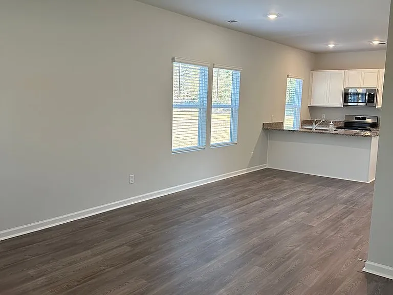 746 Palmer Rd NE — Photo 3