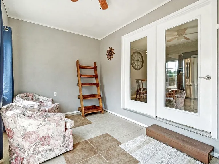 2540 W Delmar St — Photo 16