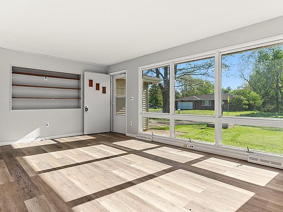 5th image of 2511 S Daycor Dr