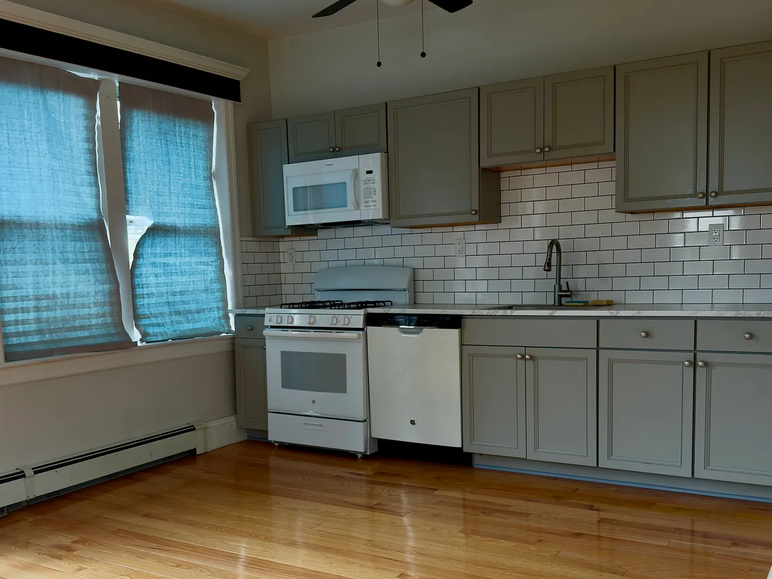 3 bed, 1300 sqft, $3,300 — Photo 2