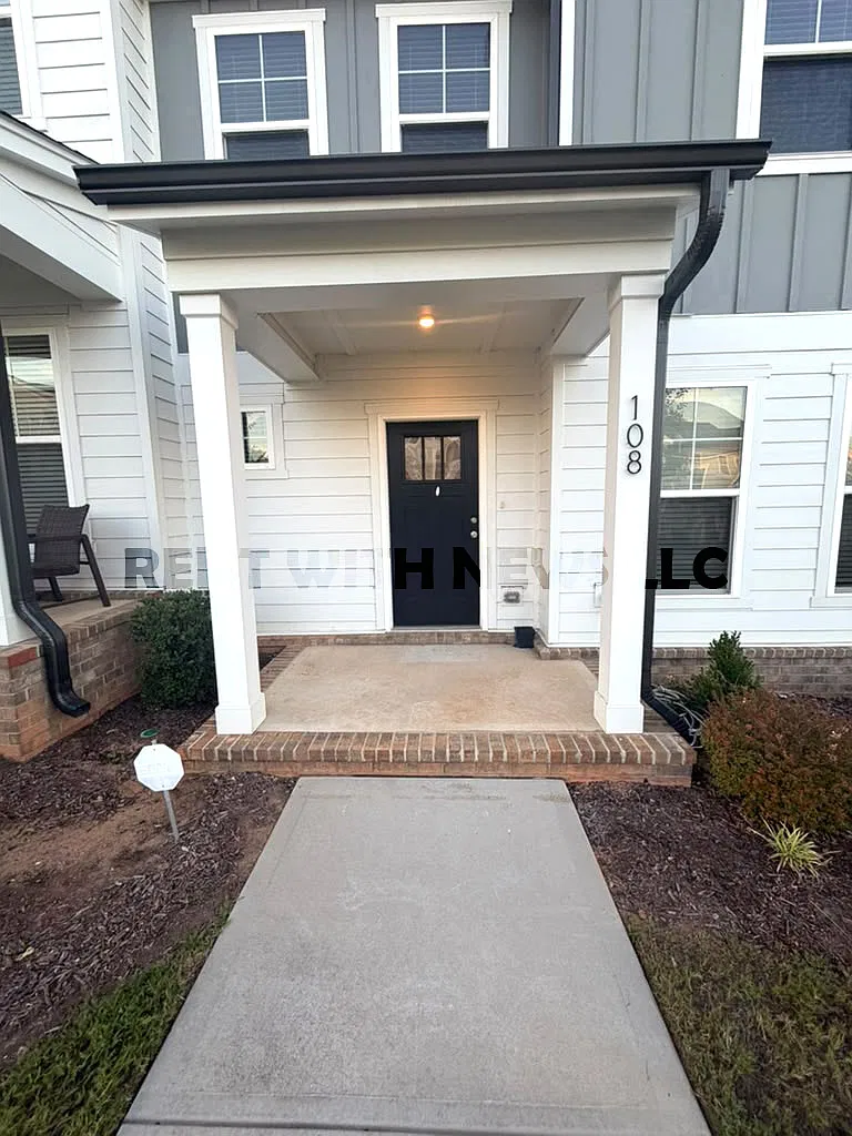 3 bed, 1938 sqft, $2,095 — Photo 3