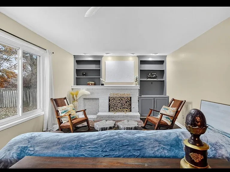 4636 Elm St — Photo 4