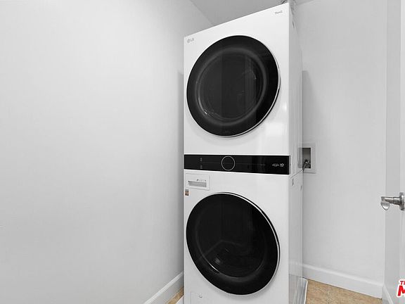 4th image of 2321 W 10th St Unit 201