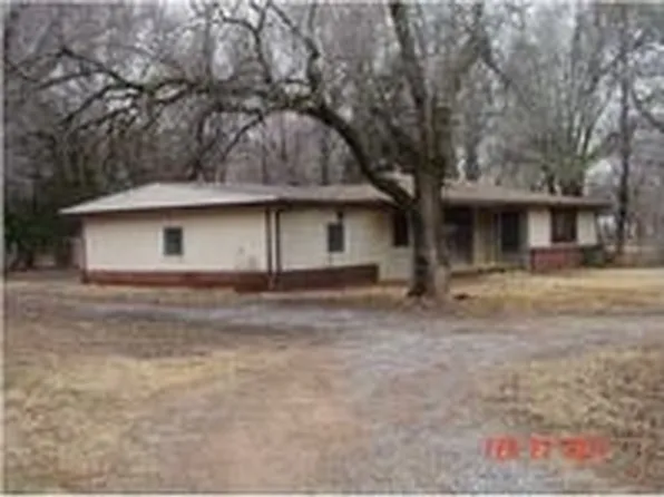 8151 S Laura Ave, Haysville, KS 67060