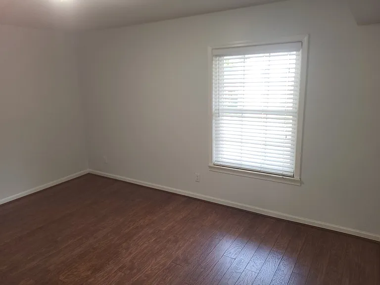 501 E University Dr #107 — Photo 8